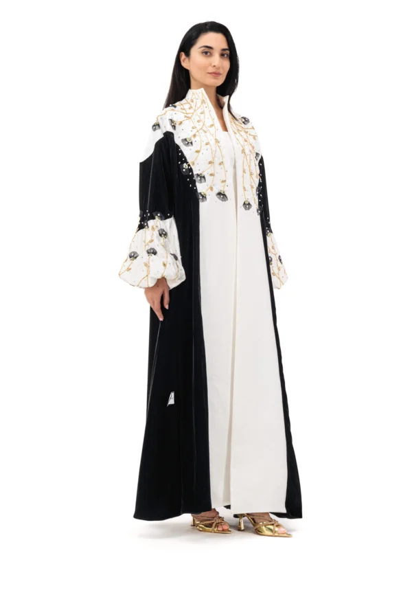 Yoland-fashion-repeated_Women-full_RAW_5-3-scaled-e1733621875535.webp JASMINE