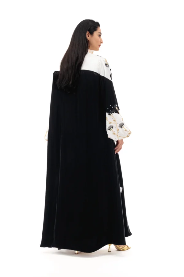 Yoland-fashion-repeated_Women-full_RAW_8-3-scaled-1.webp JASMINE